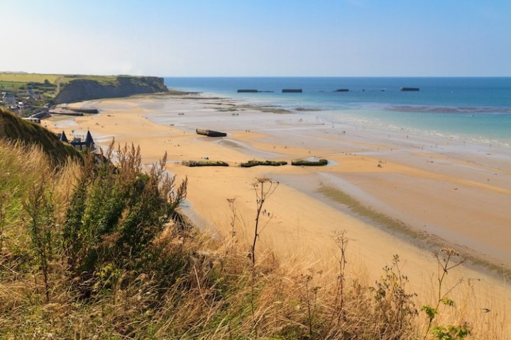 Scenic view of Omaha Beach during a private tour of the Normandy D-Day beaches, showcasing the golden sands and sea.